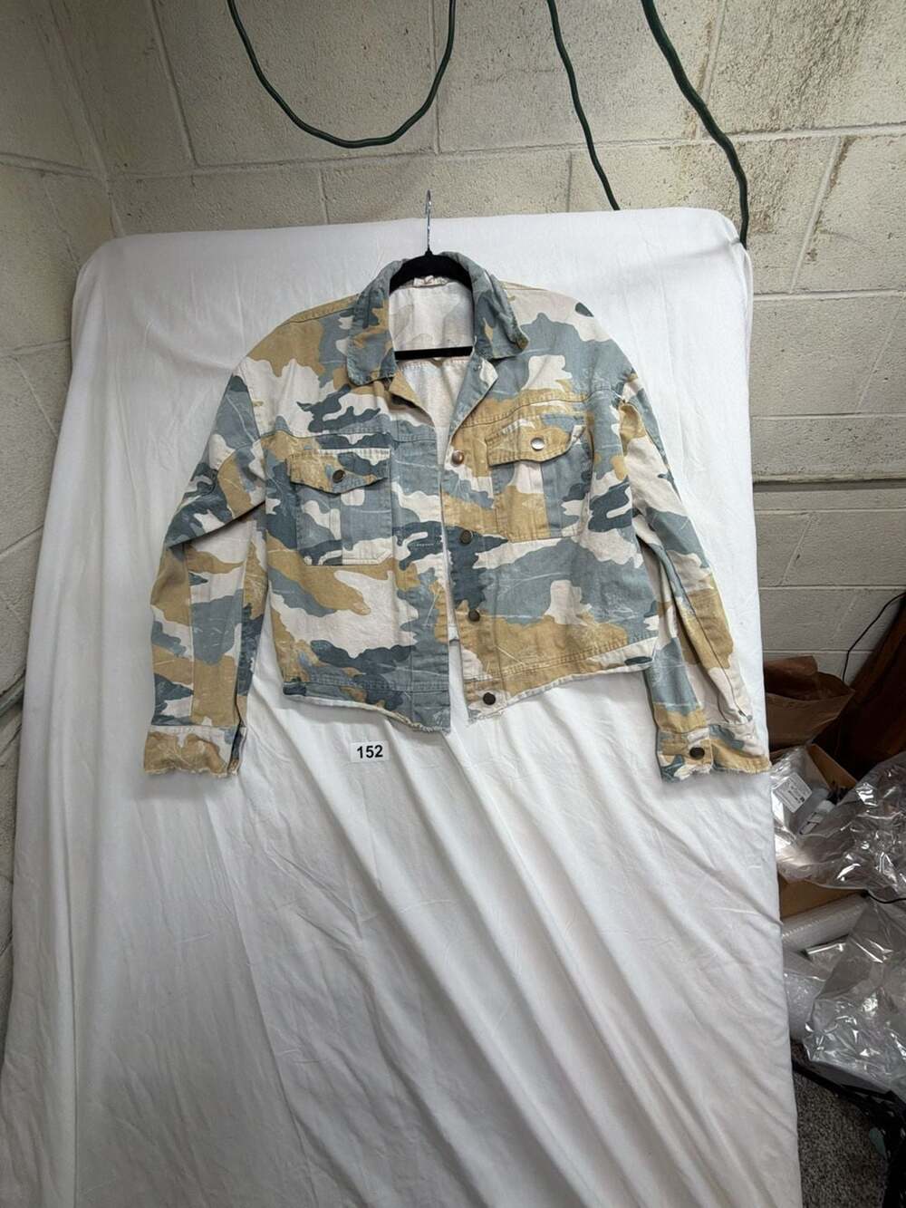 Mystree Women's Camouflage Cotton Cropped Button-Up Jacket